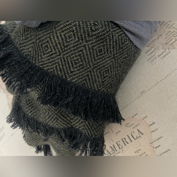 🆕The Citizenry La Calle Alpaca Bed
Blanket Olive NWOT - Picture 5 of 8